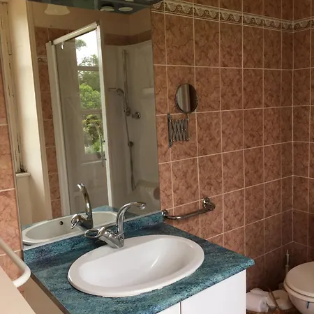 D'hotes De La Grande Maison Bed & Breakfast 3*