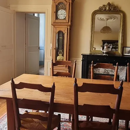D'hotes De La Grande Maison Bed & Breakfast 3*
